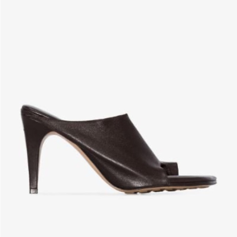 Bottega Veneta Brown 90mm Toe Loop Leather Sandals.